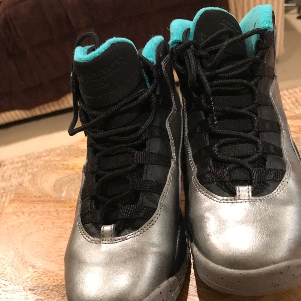 Jordan’s Statue of Liberty Black and Silver